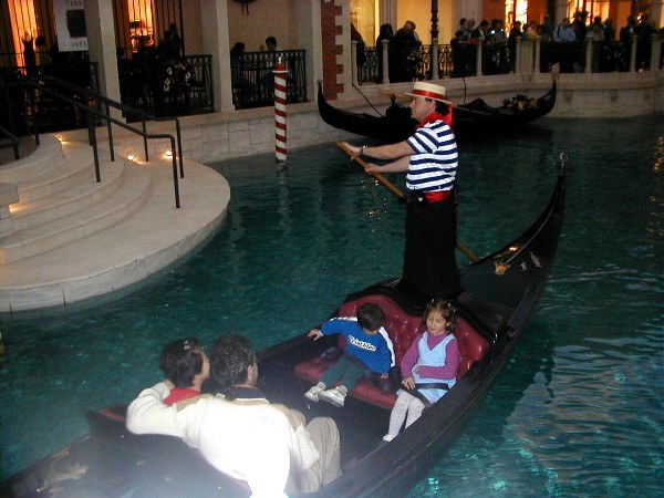 2000-LasVegVeneGondola3.jpg