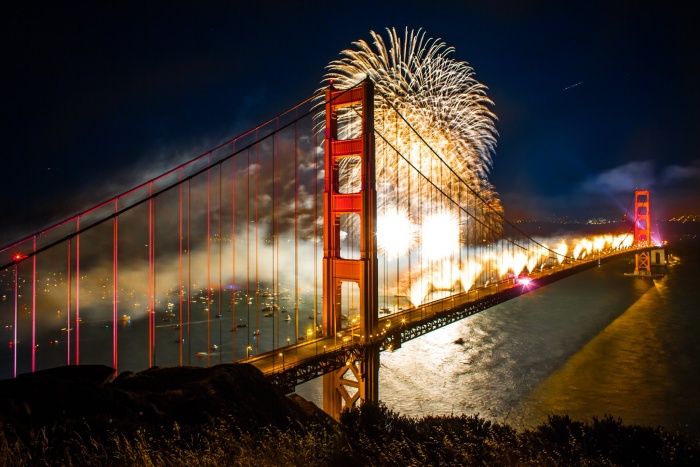 2012-05-27-thomas-hawk-golden-gate-fireworks.jpg